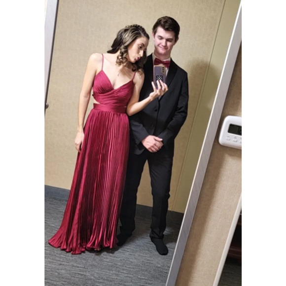 Lulus Pleated Cutout Wine Red Got the Glam Maxi Dress Size M - Picture 11 of 12